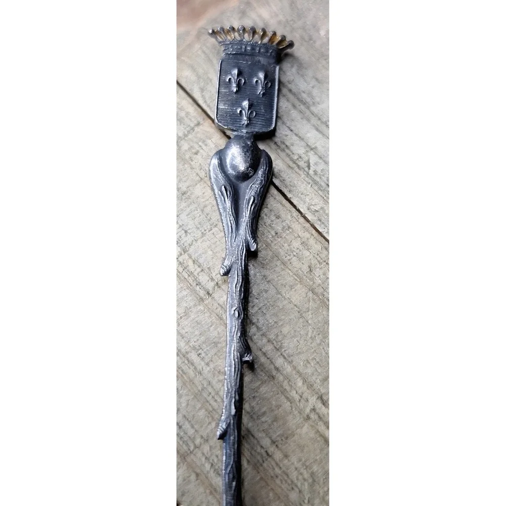 Vintage Vimy France‎ Souvenir Spoon Twig Handle Fleur-de-Lis Crest Heraldic